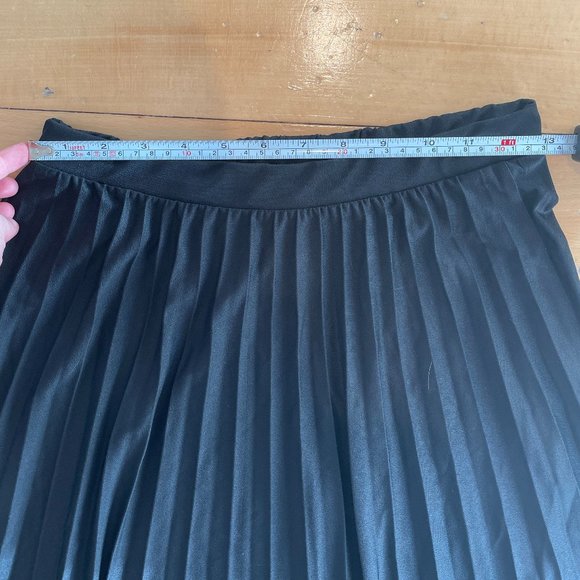 ASOS DESIGN Black Pleated Maxi Skirt - Picture 12 of 13